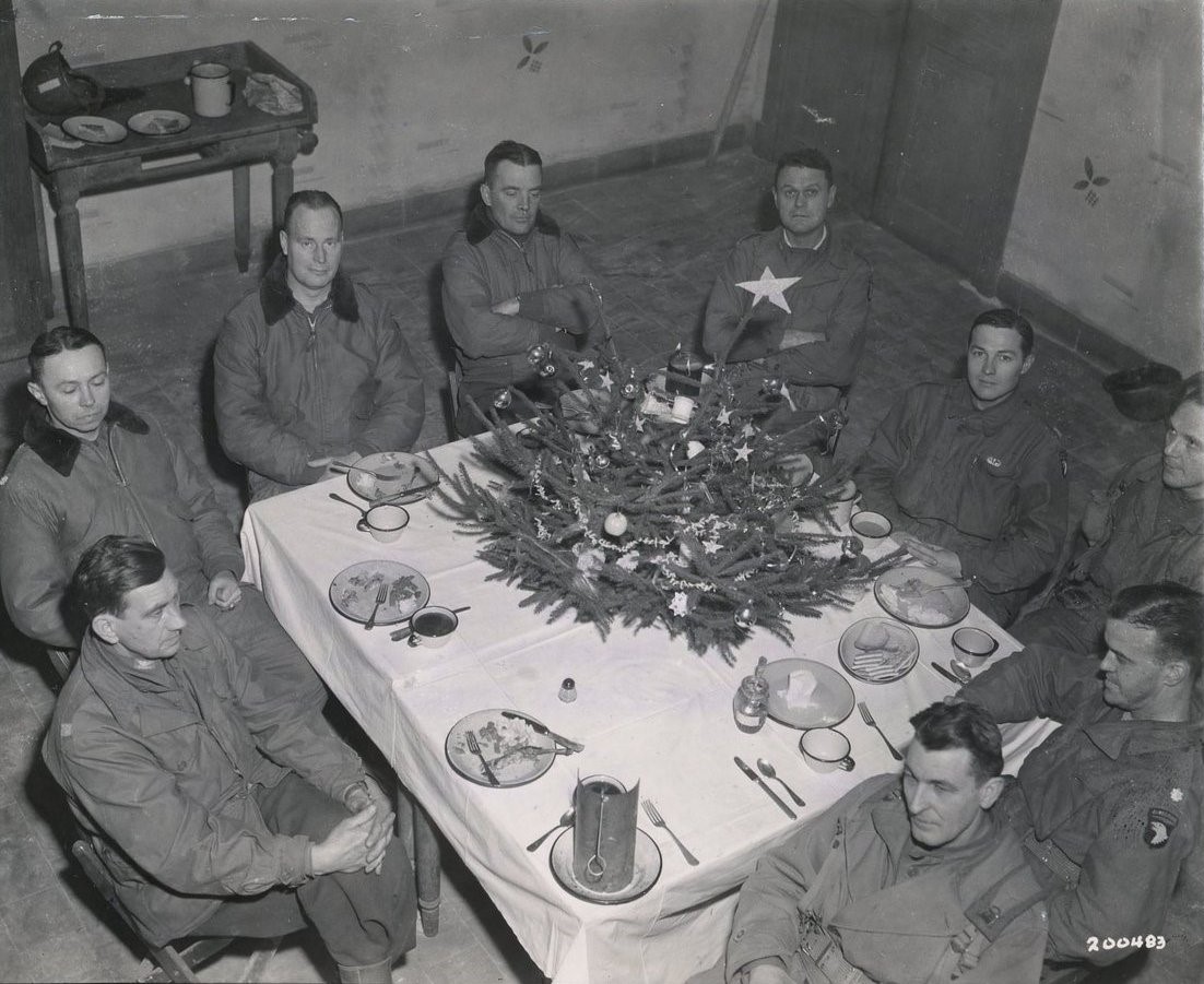 Noel 1944 __ Bastogne.jpg